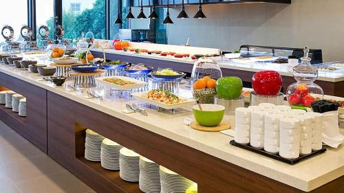 Makanan di atau berdekatan hotel