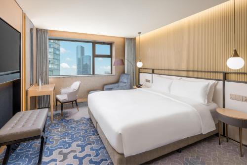 Una cama o camas en una habitación de The Westin Shenyang