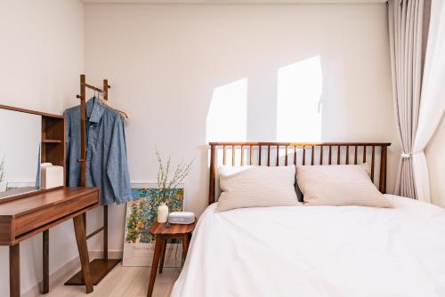 a bedroom with a bed and a desk at Staylim - Seoul Botanic Park, Airport in Seoul