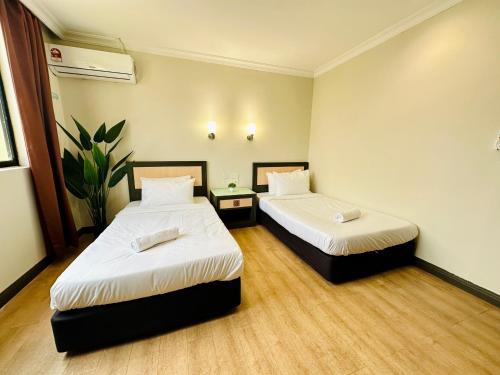 A bed or beds in a room at Swing & Pillows - Corona Inn Bukit Bintang