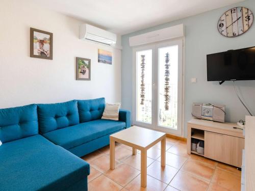 Photo de la galerie de l'établissement Confortable T2 climatisé avec parking à 2 pas de la plage des Chalets à Gruissan - FR-1-409-232, à Gruissan