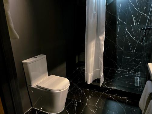 Ένα μπάνιο στο Atlas Hotel