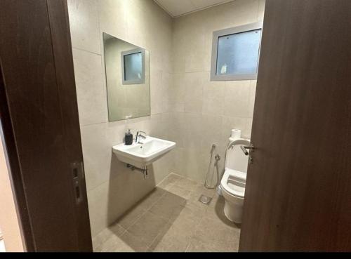 Ένα μπάνιο στο ADRIEL HOMES APARTMENT NYARuTARAMA