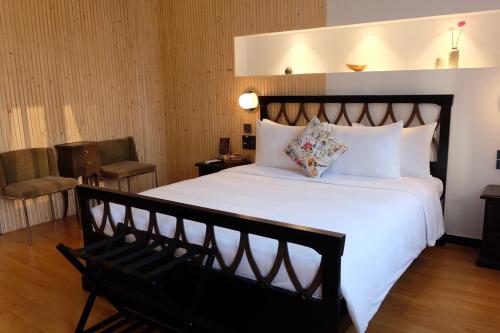 Ein Bett oder Betten in einem Zimmer der Unterkunft Daniel's Studio in Saigon Center with Hot tub and View