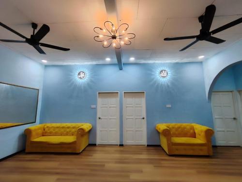 Posezení v ubytování D’wokah Roomah Pool & Space