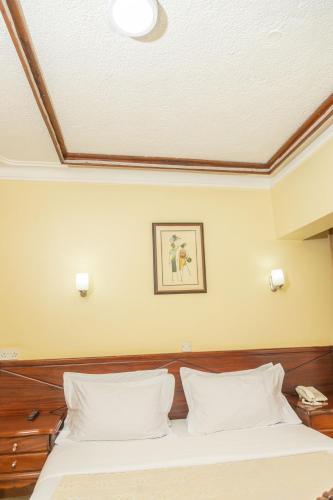 Ένα ή περισσότερα κρεβάτια σε δωμάτιο στο Holiday Express Hotel Kampala