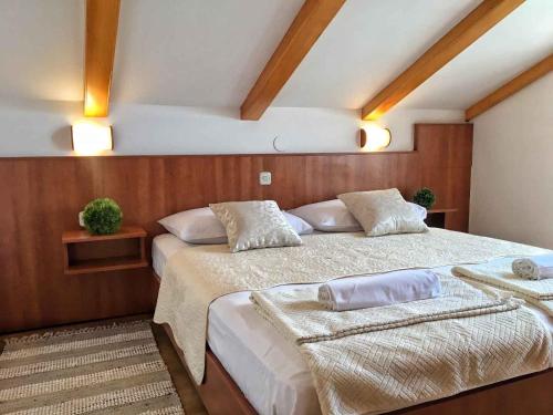 Ένα ή περισσότερα κρεβάτια σε δωμάτιο στο Apartment in Dobrinj - Insel Krk 35479