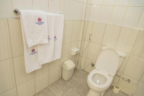 Ένα μπάνιο στο Holiday Express Hotel Kampala