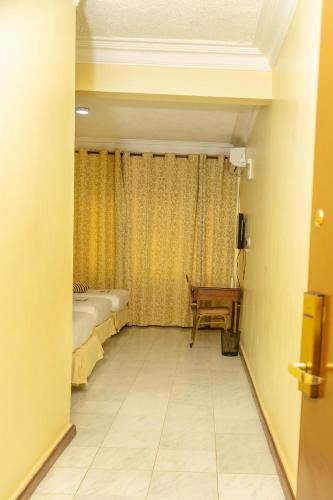 Ένα ή περισσότερα κρεβάτια σε δωμάτιο στο Holiday Express Hotel Kampala