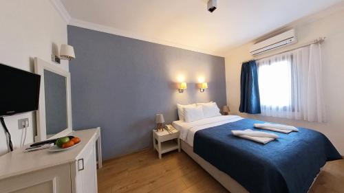 Postel nebo postele na pokoji v ubytování Bodrum Gulet Otel