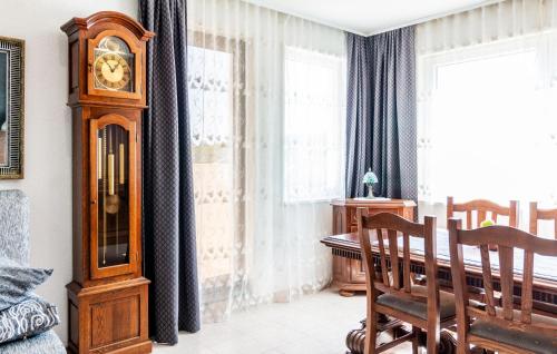Χώρος καθιστικού στο Stunning Home In Lokvicici With Jacuzzi