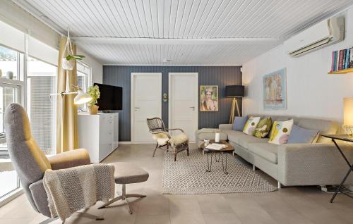 Χώρος καθιστικού στο Cozy Home In Hals With Wifi