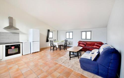 2 Bedroom Lovely Apartment In Beaucaire