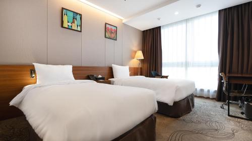 Gloucester Hotel Jeonjuにあるベッド