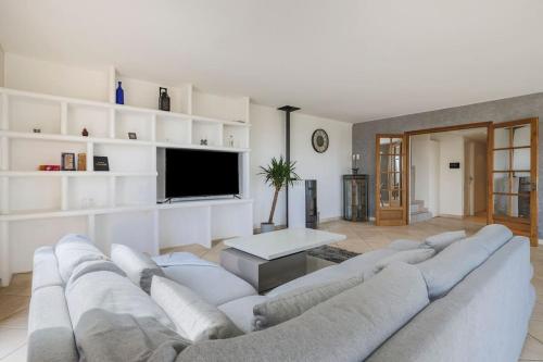 Spacieuse Villa Niçoise au calme avec piscine