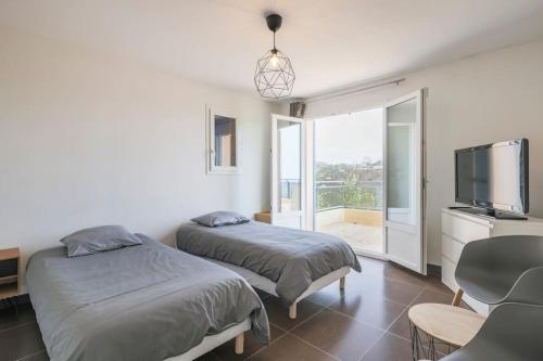 Spacieuse Villa Nicoise au calme avec piscine
