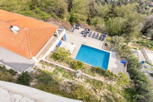 מבט מלמעלה על Spacieuse Villa Niçoise au calme avec piscine