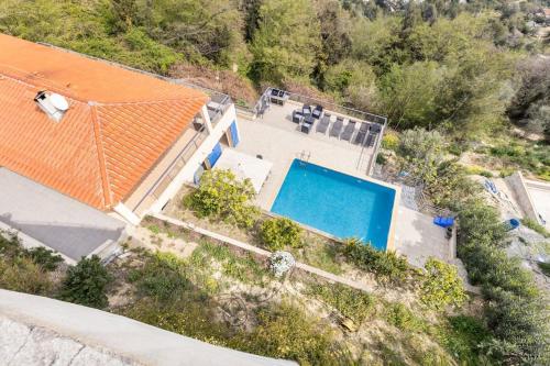 Bazén v ubytovaní Spacieuse Villa Niçoise au calme avec piscine alebo v jeho blízkosti
