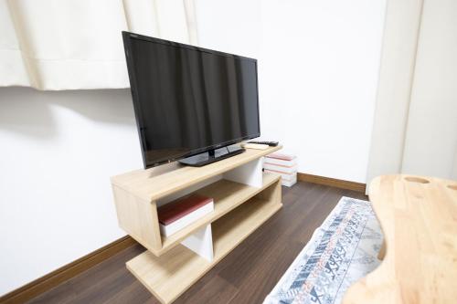 Una televisión o centro de entretenimiento en 所沢レイクサイドハウス