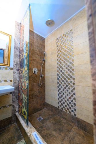 Ένα μπάνιο στο Hotel Iris-Mimoza