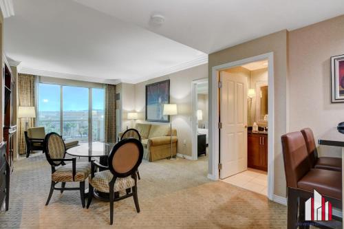MGM Signature-06-714 1Br 2Ba Balcony Suite