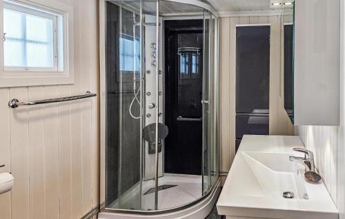 a bathroom with a shower and a sink at 3 Bedroom Stunning Home In Uvdal in Uvdal