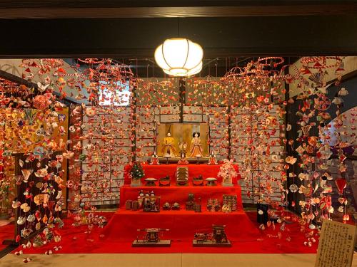 a room filled with lots of christmas decorations at 伊豆稲取テラス-寛道- in Shimoda