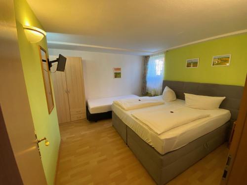 a hotel room with a bed and a window at Ferienwohnung Reifberg in Ilmenau