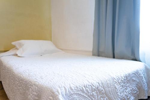 Una cama o camas en una habitación de Suites Apodaca