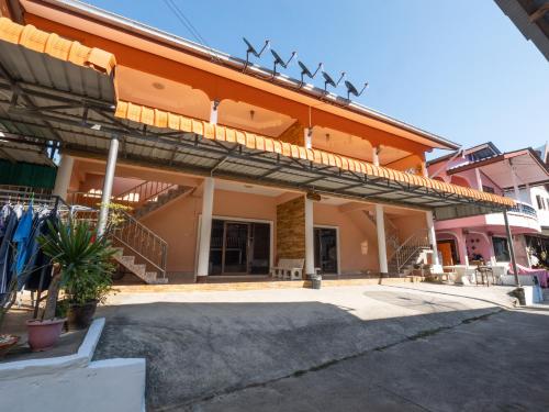 a building with a balcony and stairs on it at Boonsong Guest House in Khao Tao