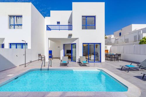 Villa Montalban by Villa Plus