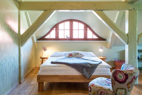 Giường trong phòng chung tại Pommernhaus Seevogelhof in Rieth