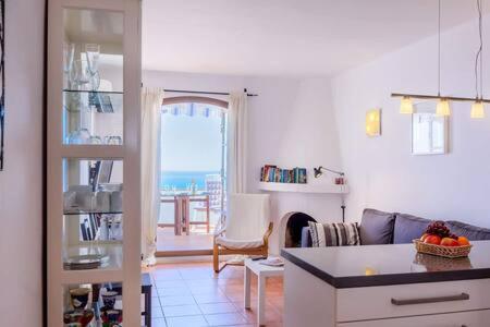 Bonito apartamento con preciosas vistas y piscina