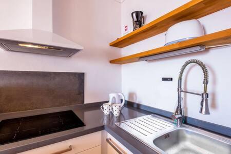 Kuchyň nebo kuchyňský kout v ubytování Bonito apartamento con preciosas vistas y piscina