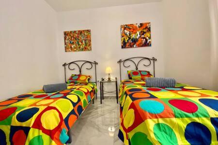 two beds sitting next to each other in a room at SHR043 Nerja Medina Apartamento cerca de Playa Torrecilla in Nerja