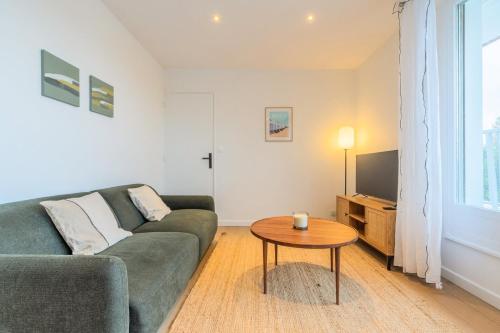 Et opholdsområde på One bedroom apartment with balcony and a view