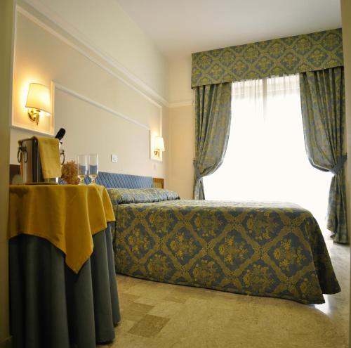 Katil atau katil-katil dalam bilik di Mondial Park Hotel