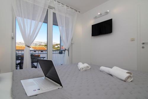 MIRROR apartment