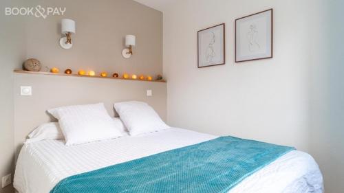 Postel nebo postele na pokoji v ubytování L'ECHAPPÉE BELLE avec piscine