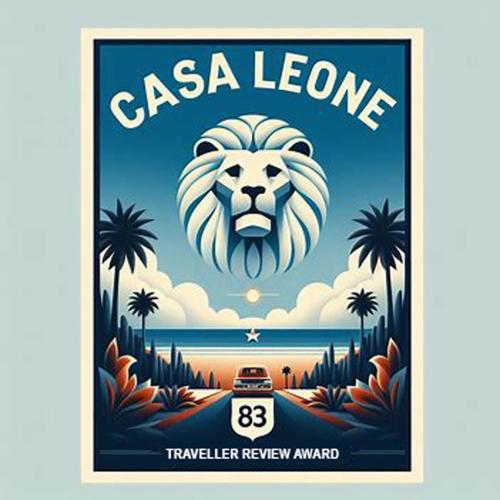 une affiche d'un lion avec une voiture en arrière-plan dans l'établissement Casa Leone 83, à Solliès-Pont