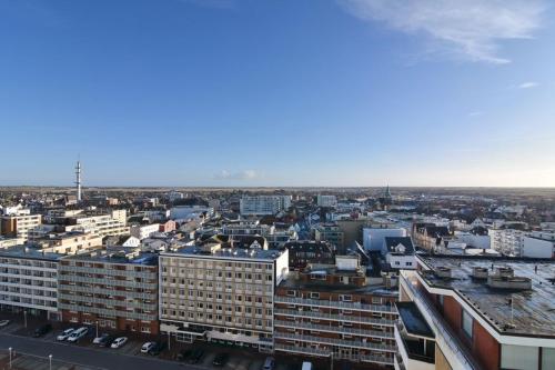eine Luftansicht einer Stadt mit Gebäuden in der Unterkunft Metropol, Whg 272, Landseite mit Blick in Westerland