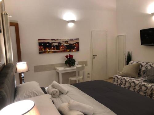 NAVONA DOMITIA HOME