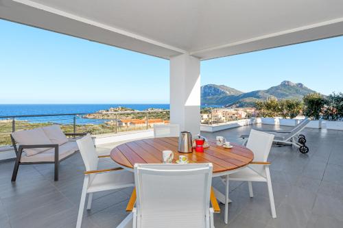 ゴルフォ・アランチにあるVilla Marconi Apartment 12a atticoのギャラリーの写真