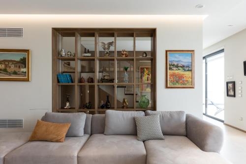 a living room with a couch and a book shelf at The Luxury Villa in Široka