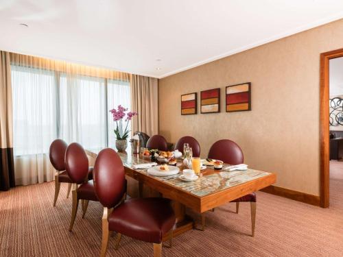 Posezení v ubytování Sofitel London Heathrow