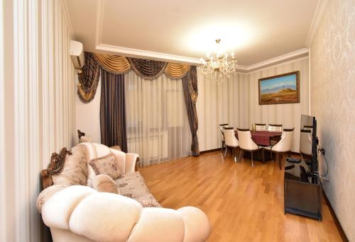 2 Bedrooms Luxury Apartment Near Republic Square