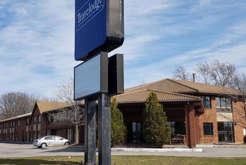 a blue street sign in front of a building at Travelodge by Wyndham Welland in Welland