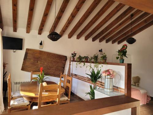 a living room with a table and a dining room at VILLA PEDRAZA ll in Rades de Abajo