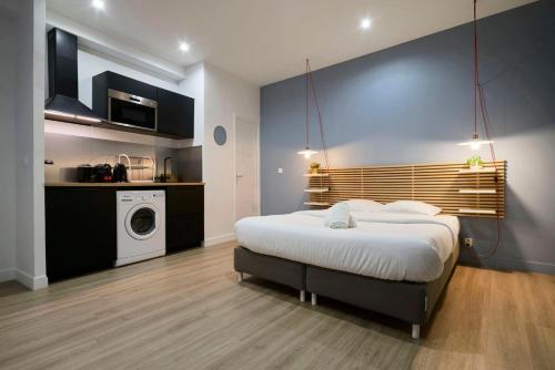 Equipped studio in the heart of the stations