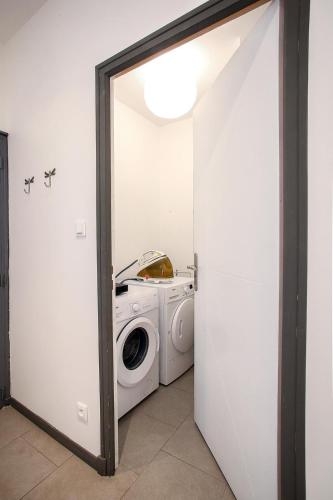a laundry room with a washer and dryer at Centre historique vue cathédrale in Lisieux